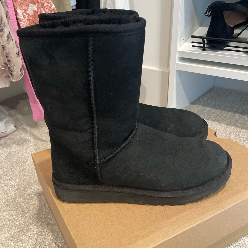 UGG Classic Short II